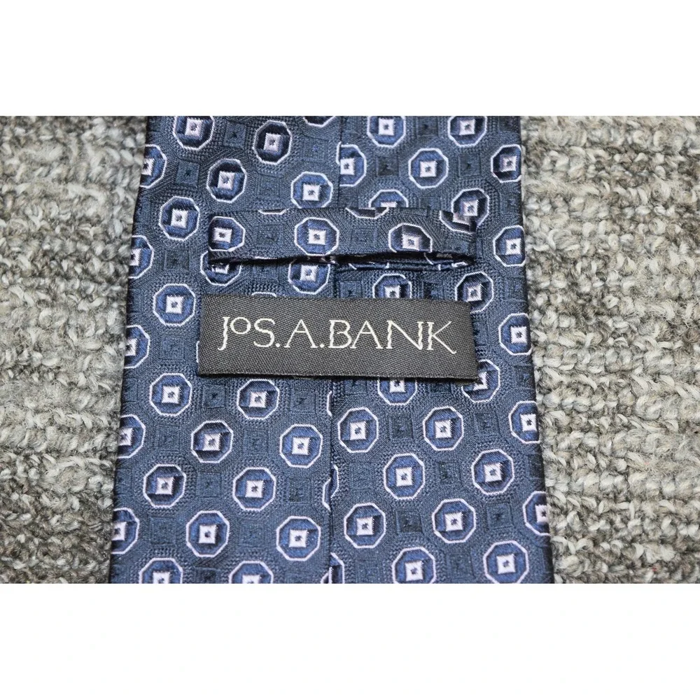 Jos A Bank Men's Silk Neck Tie Dark Blue Geometric Circles 57